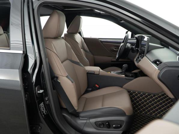 Lexus ES VII Рестайлинг 2 с пробегом 2025 года, цена 5 656 900 рублей, 60 км, седан, Автокод Объявления