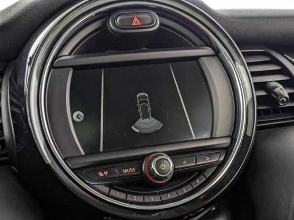 Mini Hatch III (F55/F56) Рестайлинг с пробегом 2018 года, цена 1 800 000 рублей, 73661 км, хэтчбек, Автокод Объявления