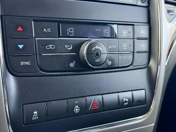 Jeep Grand Cherokee IV (WK2) с пробегом 2012 года, цена 2 100 000 рублей, 222301 км, внедорожник, Автокод Объявления