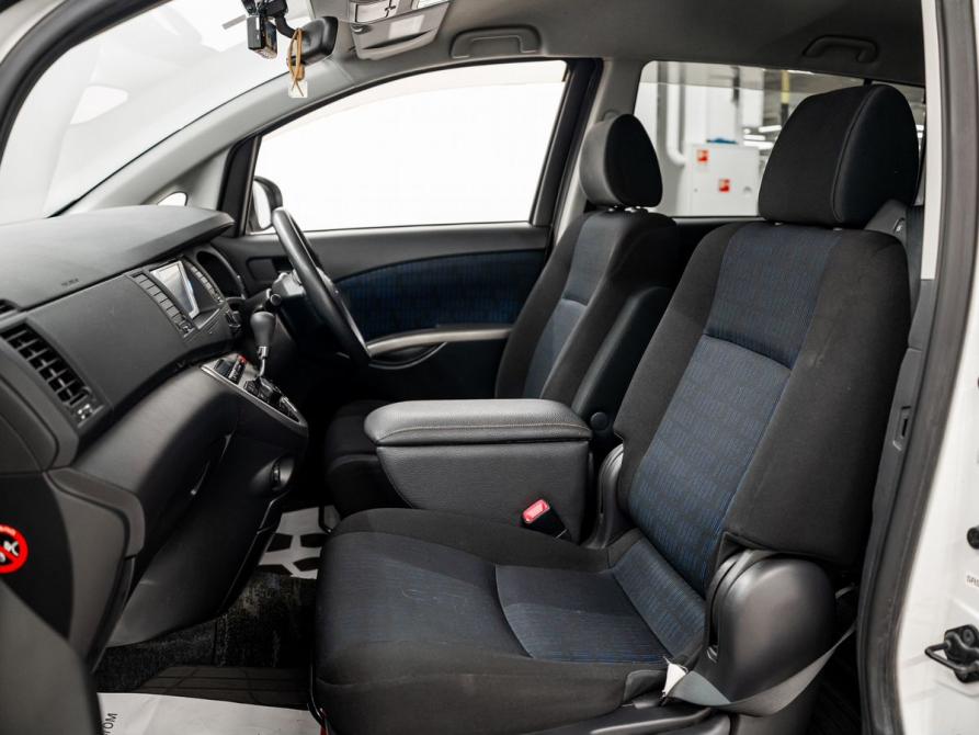 Toyota ISis I Рестайлинг Красноярск  - изображение 7
