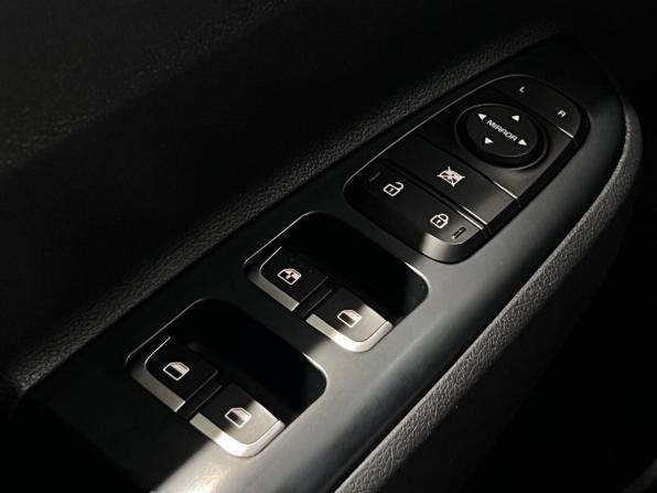 Kia Rio IV Рестайлинг с пробегом 2020 года, цена 1 555 000 рублей, 85740 км, хэтчбек, Автокод Объявления
