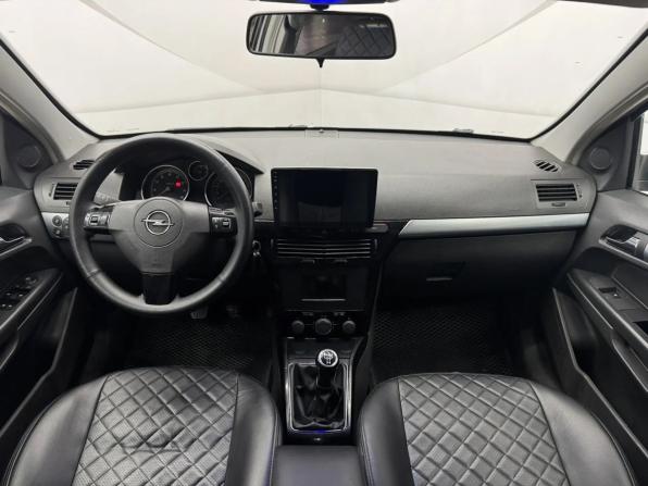 Opel Astra H Рестайлинг с пробегом 2008 года, цена 320 000 рублей, 301000 км, седан, Автокод Объявления
