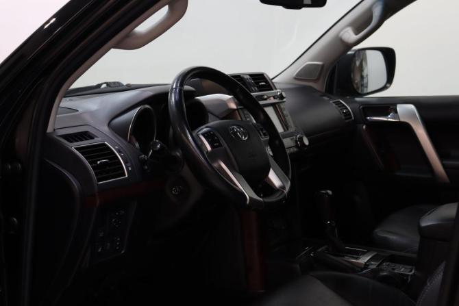 Toyota Land Cruiser Prado 150 Series Рестайлинг 1 с пробегом 2017 года, цена 3 990 000 рублей, 155150 км, внедорожник, Автокод Объявления