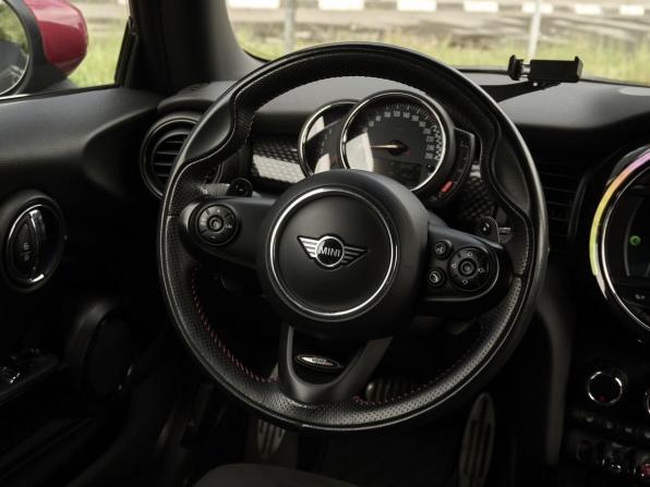 Mini Hatch III (F55/F56) Рестайлинг с пробегом 2020 года, цена 2 978 000 рублей, 84000 км, хэтчбек, Автокод Объявления
