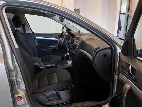 Skoda Octavia II (A5) Рестайлинг с пробегом 2011 года, цена 1 080 000 рублей, 316707 км, универсал, Автокод Объявления