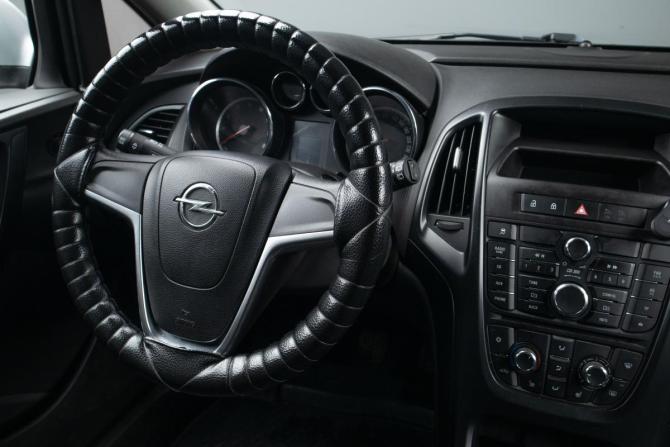 Opel Astra J Рестайлинг с пробегом 2013 года, цена 649 000 рублей, 206000 км, хэтчбек, Автокод Объявления