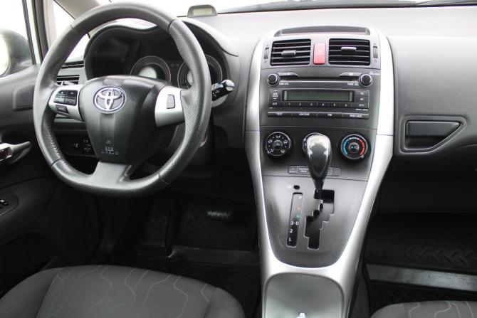 Toyota Auris I Рестайлинг с пробегом 2011 года, цена 939 000 рублей, 171000 км, хэтчбек, Автокод Объявления
