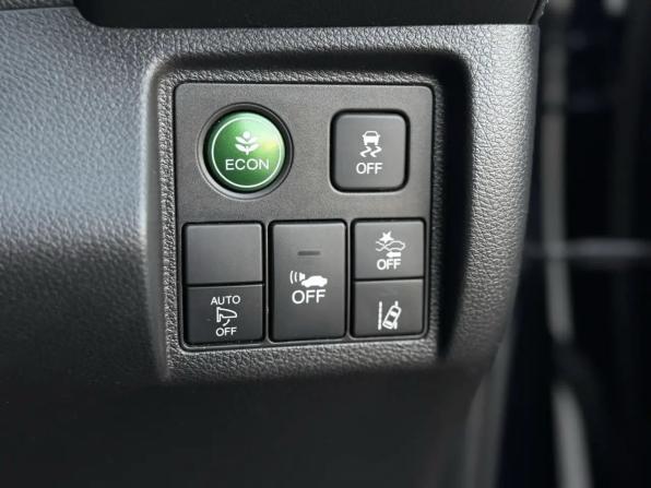 Honda Vezel I с пробегом 2017 года, цена 1 499 000 рублей, 130002 км, внедорожник, Автокод Объявления