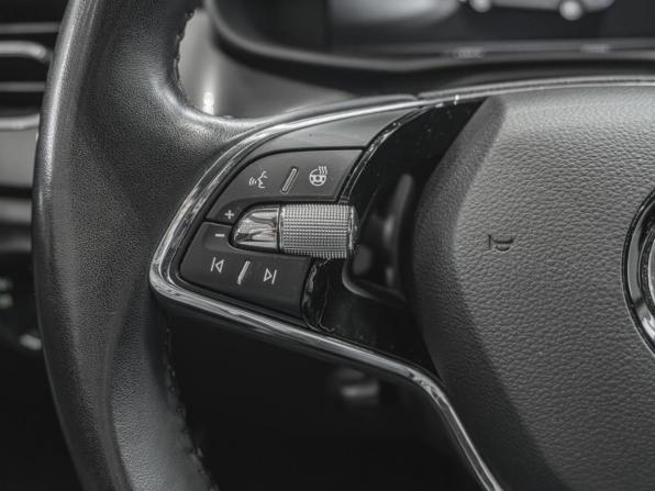 Skoda Rapid II с пробегом 2021 года, цена 1 750 000 рублей, 92771 км, лифтбек, Автокод Объявления