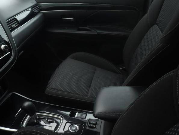 Mitsubishi Outlander III Рестайлинг 3 с пробегом 2022 года, цена 2 699 000 рублей, 71272 км, внедорожник, Автокод Объявления