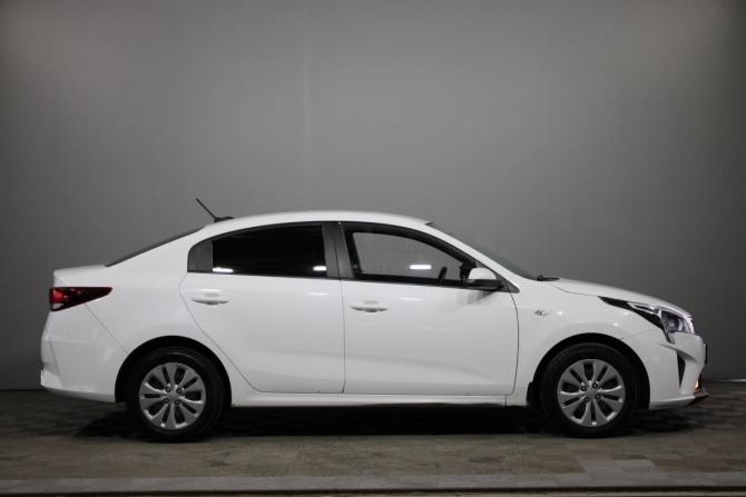 Kia Rio IV Рестайлинг с пробегом 2020 года, цена 1 089 000 рублей, 300100 км, седан, Автокод Объявления