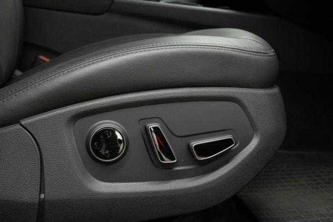 Hyundai Genesis II с пробегом 2016 года, цена 2 049 000 рублей, 102995 км, седан, Автокод Объявления