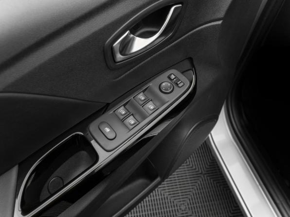 Renault Kaptur I Рестайлинг с пробегом 2021 года, цена 1 920 000 рублей, 64520 км, внедорожник, Автокод Объявления