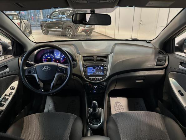 Hyundai Solaris I с пробегом 2013 года, цена 740 000 рублей, 175900 км, хэтчбек, Автокод Объявления