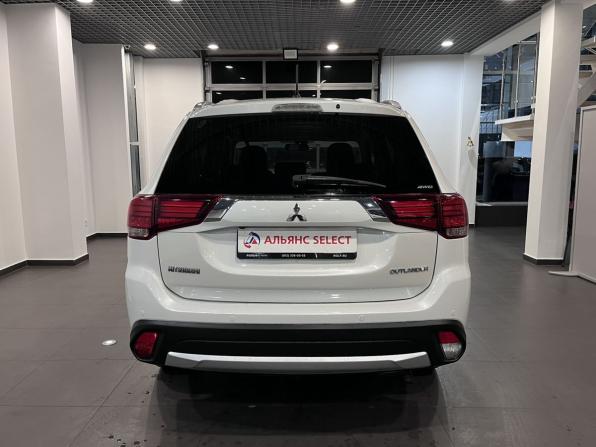 Mitsubishi Outlander III Рестайлинг 2 с пробегом 2016 года, цена 1 550 000 рублей, 261187 км, внедорожник, Автокод Объявления