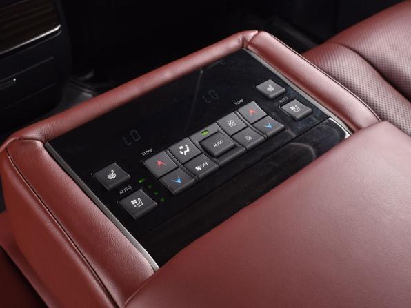 Lexus LX III Рестайлинг 2 с пробегом 2018 года, цена 8 549 995 рублей, 186670 км, внедорожник, Автокод Объявления