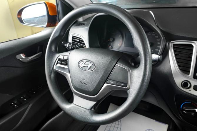 Hyundai Solaris II с пробегом 2019 года, цена 1 299 000 рублей, 138000 км, седан, Автокод Объявления