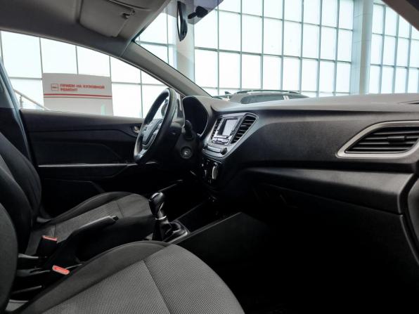 Hyundai Solaris II с пробегом 2017 года, цена 1 050 000 рублей, 101415 км, седан, Автокод Объявления