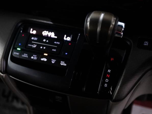 Honda Stepwgn V Рестайлинг с пробегом 2018 года, цена 2 110 000 рублей, 108860 км, минивэн, Автокод Объявления