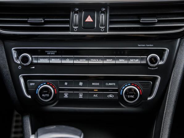 Kia Optima IV Рестайлинг с пробегом 2018 года, цена 2 198 000 рублей, 104338 км, седан, Автокод Объявления