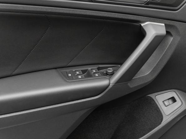 Volkswagen Tiguan II Рестайлинг с пробегом 2021 года, цена 3 880 000 рублей, 34364 км, внедорожник, Автокод Объявления