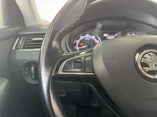 Skoda Octavia III (A7) Рестайлинг с пробегом 2018 года, цена 1 499 000 рублей, 229298 км, лифтбек, Автокод Объявления