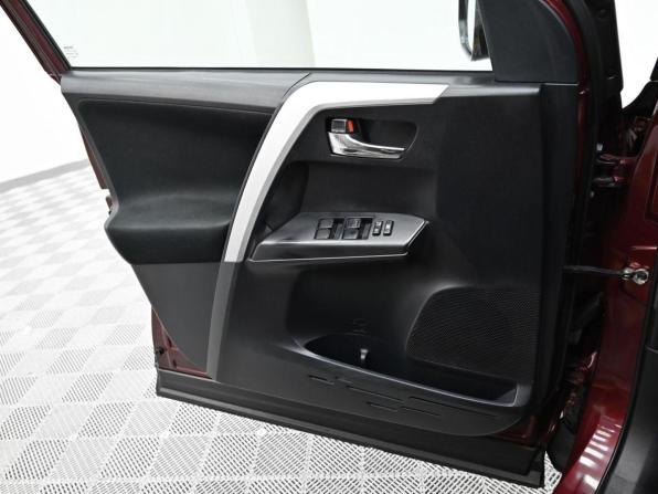Toyota RAV4 IV (XA40) Рестайлинг с пробегом 2018 года, цена 1 559 000 рублей, 87000 км, внедорожник, Автокод Объявления