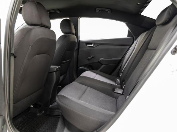Hyundai Solaris II с пробегом 2017 года, цена 1 048 000 рублей, 186322 км, седан, Автокод Объявления