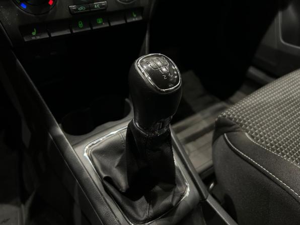 Skoda Rapid I с пробегом 2015 года, цена 859 000 рублей, 139817 км, лифтбек, Автокод Объявления