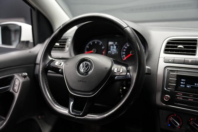 Volkswagen Polo V Рестайлинг с пробегом 2018 года, цена 1 299 000 рублей, 130550 км, седан, Автокод Объявления