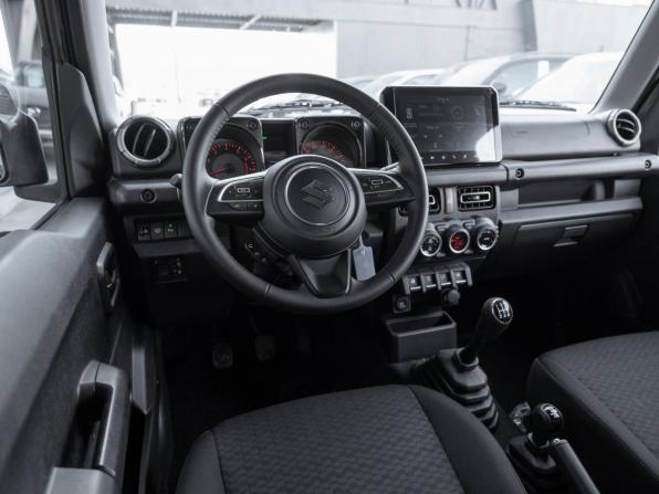 Suzuki Jimny IV с пробегом 2025 года, цена 3 950 000 рублей, 12 км, внедорожник, Автокод Объявления