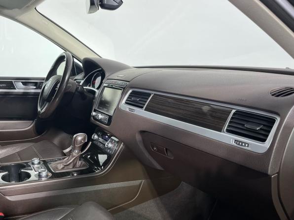Volkswagen Touareg II Рестайлинг с пробегом 2017 года, цена 3 300 000 рублей, 207384 км, внедорожник, Автокод Объявления