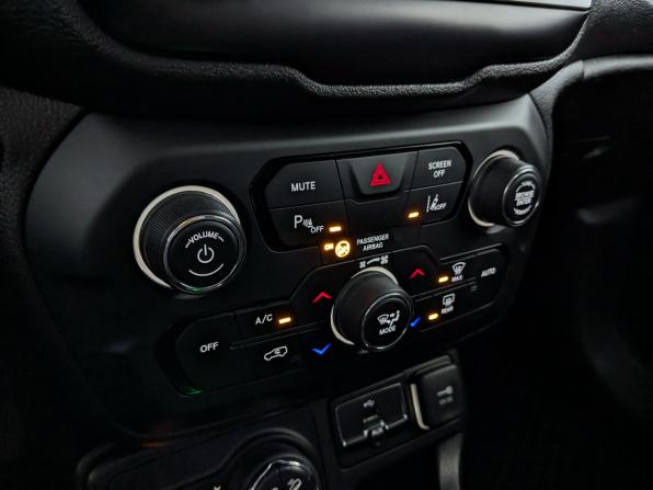 Jeep Renegade I Рестайлинг с пробегом 2018 года, цена 1 650 000 рублей, 152197 км, внедорожник, Автокод Объявления