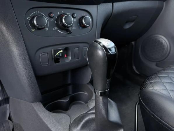 Renault Logan II Рестайлинг с пробегом 2021 года, цена 739 000 рублей, 207086 км, седан, Автокод Объявления