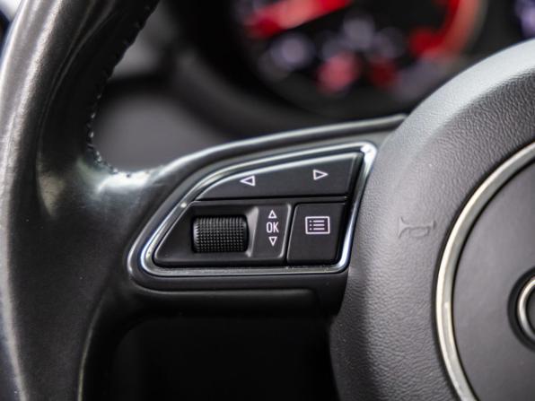 Audi A1 I (8X) с пробегом 2011 года, цена 998 000 рублей, 120104 км, хэтчбек, Автокод Объявления