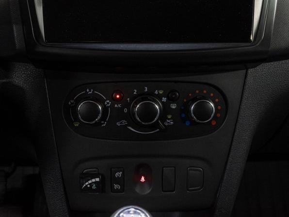 Renault Sandero II с пробегом 2015 года, цена 759 000 рублей, 128046 км, хэтчбек, Автокод Объявления