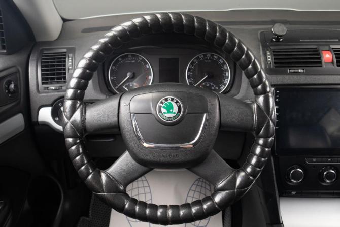 Skoda Octavia II (A5) Рестайлинг с пробегом 2009 года, цена 719 000 рублей, 170000 км, лифтбек, Автокод Объявления