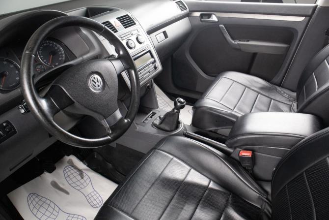 Volkswagen Touran I Рестайлинг с пробегом 2010 года, цена 899 000 рублей, 130000 км, компактвэн, Автокод Объявления
