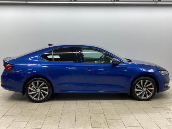 Skoda Octavia IV (A8) с пробегом 2021 года, цена 2 252 000 рублей, 160661 км, лифтбек, Автокод Объявления
