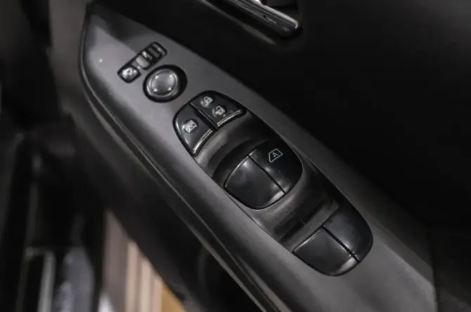 Nissan Serena V (C27) с пробегом 2016 года, цена 1 619 000 рублей, 215000 км, минивэн, Автокод Объявления