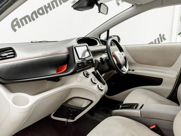 Toyota Sienta II с пробегом 2017 года, цена 1 390 000 рублей, 110271 км, минивэн, Автокод Объявления