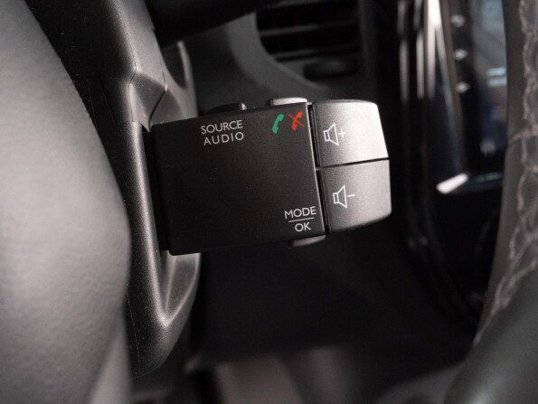 Renault Kaptur I с пробегом 2018 года, цена 1 589 000 рублей, 97940 км, внедорожник, Автокод Объявления