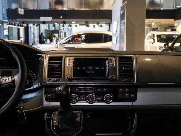 Volkswagen Multivan T6 с пробегом 2018 года, цена 5 200 000 рублей, 74000 км, минивэн, Автокод Объявления