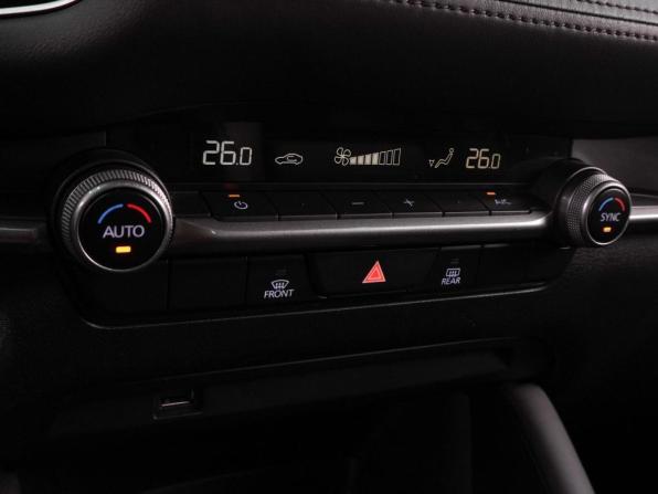 Mazda 3 IV (BP) с пробегом 2020 года, цена 2 229 000 рублей, 47301 км, седан, Автокод Объявления