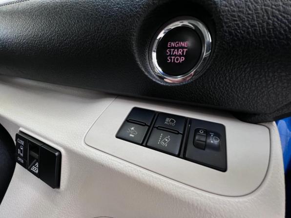 Toyota Sienta II с пробегом 2018 года, цена 1 415 000 рублей, 142210 км, минивэн, Автокод Объявления