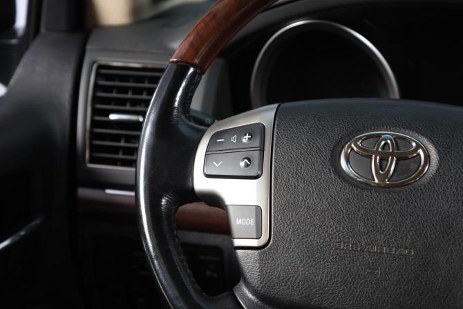 Toyota Land Cruiser 200 Series Рестайлинг 1 с пробегом 2015 года, цена 4 399 000 рублей, 375000 км, внедорожник, Автокод Объявления