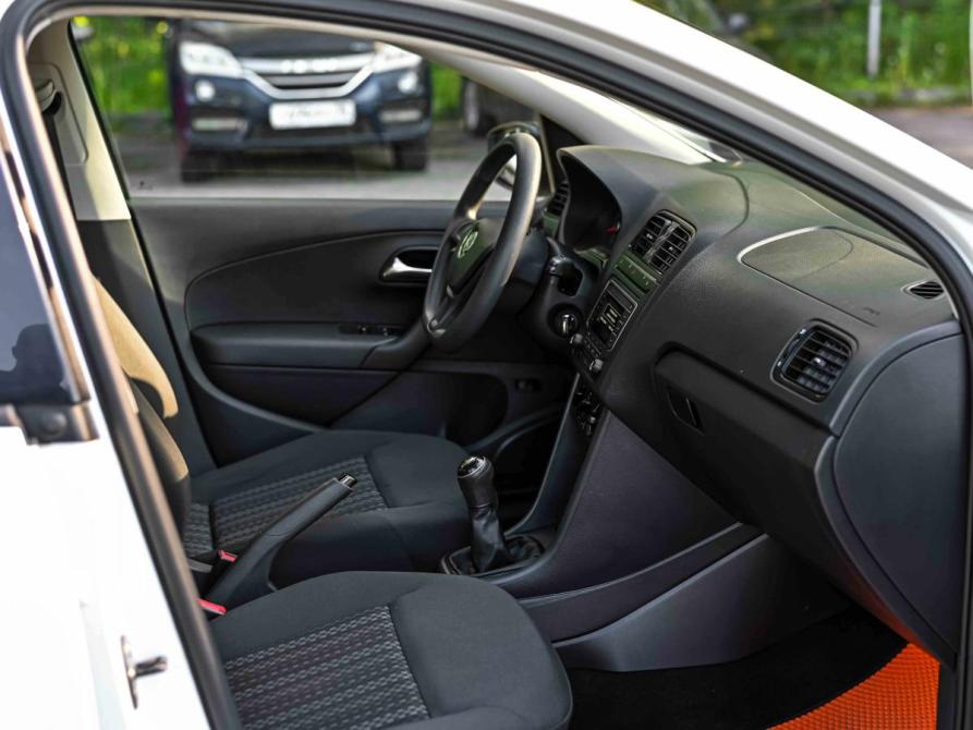 Volkswagen Polo V Рестайлинг Санкт-Петербург  - изображение 12