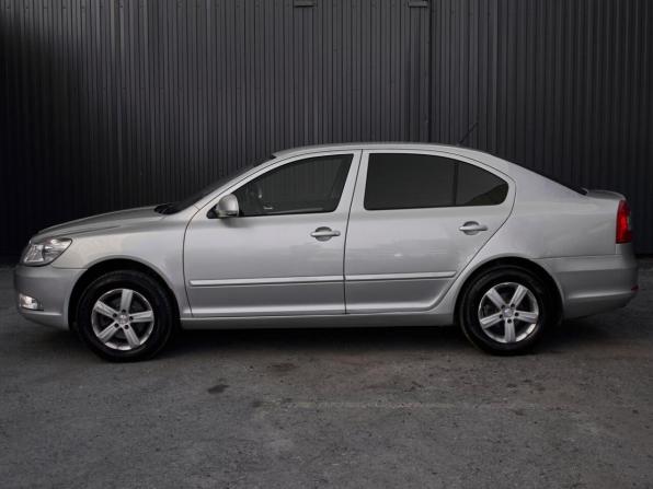 Skoda Octavia II (A5) Рестайлинг с пробегом 2013 года, цена 910 000 рублей, 128376 км, лифтбек, Автокод Объявления