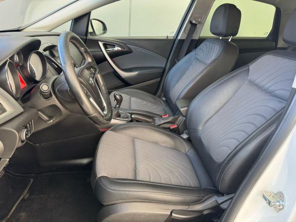 Opel Astra J Рестайлинг с пробегом 2013 года, цена 849 000 рублей, 154350 км, седан, Автокод Объявления