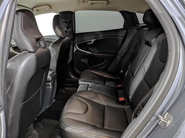 Volvo V40 II Рестайлинг с пробегом 2019 года, цена 2 390 000 рублей, 65640 км, хэтчбек, Автокод Объявления